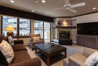 Image de Just steps to the slopes. luxurious St James Place, 2 bdrm, 2 bath. March 8-15