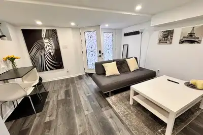 Image de One bedroom apartment in Toronto's Hip Hotspot