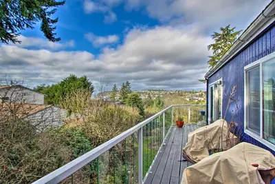 Image de Puget Sound Home w/ Beautiful Yard & Deck!