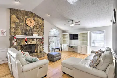 Image de Immaculate Suwanee House w\/ Pool & Game Room!