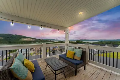 Image de Promo 10% Off Indoor - Outdoor Pools! Lux Lake Views! Fire Pit/Hot Tub!