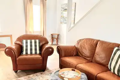 Image de 3 minute walk to downtown! Spacious duplex.