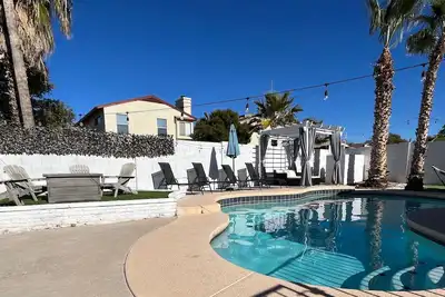 Image de Charming, Cozy, Modern, Private 3br Family Vacation Home with Backyard Oasis