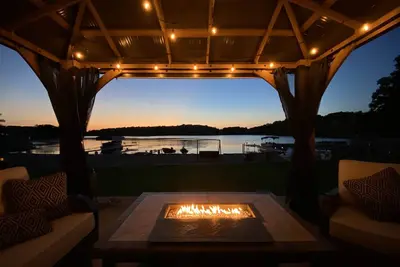 Image de Lake home on the beautiful Lake Charlotte