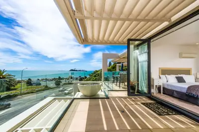 Image de Silver Sands - Beautiful Penthouse-level Beachside Apartment