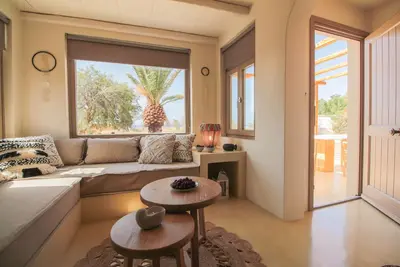 Image de 4Twaves beach house | BeachFront in Agios Ioannis