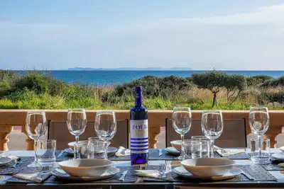 Image de \"Casa vacacional Es Vell MarĂ\" avec vue sur la mer, barbecue, terrasses et Wi-Fi.