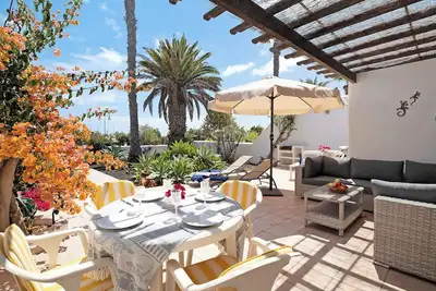 Image de Appartement \"Puerto Chico W\", proche plage, avec vue montagne et jardin, piscine, Wi-Fi et terrasse.