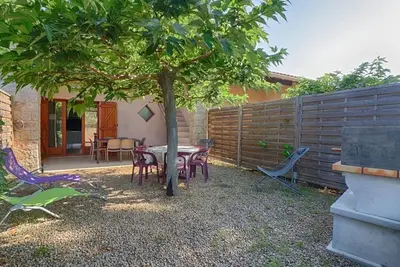 Image de Appartement T3 avec jardin, à 5 min de la plage, jusqu'à 6 personnes, Calcatoggio