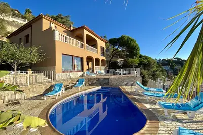 Image de Beautiful sea view, lovely quiet location, 8-10pers. + baby