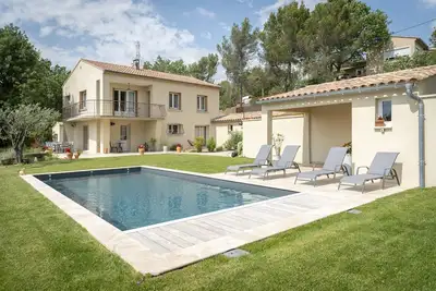 Image de Maison*** Ă la campagne avec sa piscine, Ă 2 minutes des commerces.