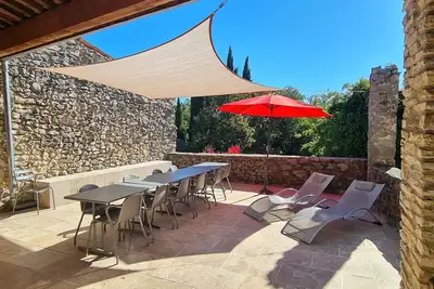 Image de Grande maison en pierre piscine privée promenade à cheval cour de tennis privé
