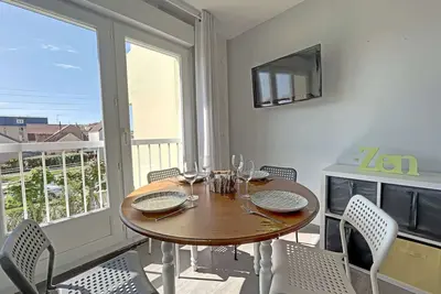 Image de Studio 27m² proche mer avec balcon, parking et ascenseur - tout confort!