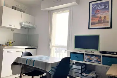 Image de Studio cosy 15m² à 5min de la plage – Tout équipé, sécurisé, proche commerces, nettoyage inclus
