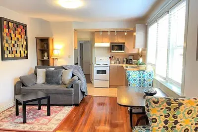 Image de Lovely Suite in Heritage Manor, Free Parking