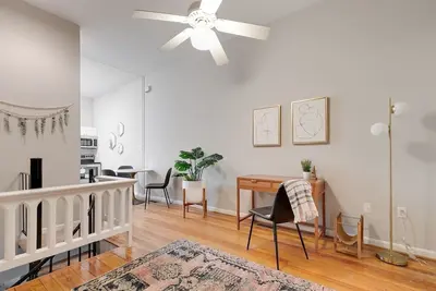Image de Beautifully Renovated 3 level Unit in Historic Downtown Fredericksburg