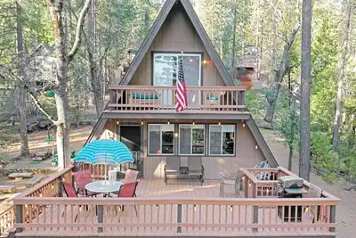 Image de Cinnamon Bear-Adorable A-Frame with Heat & Ac