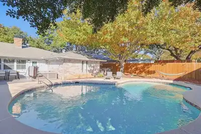 Image de Stunning Modern Rustic House - Pool, Playroom, Patio
