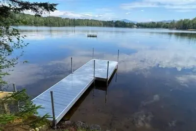 Image de Waterfront Home W Suite Above Garage, Waterfront Views of Mt Washington!