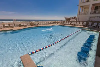 Image de Oceanfront building and gorgeous Bay views! Newly renovated
