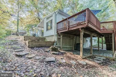 Image de Large Stylish Suite on Private Wooded Lot near Dc