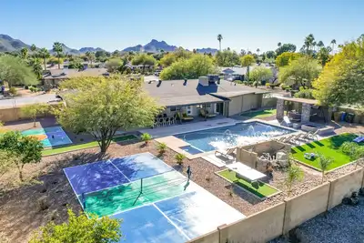 Image de ScottsdaleStays – 9br Estate-Huge Pool, Pickleball, Basketball & Prime Location