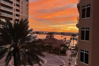 Image de Indulge in breathtaking Ocean and Bay Views from the balcony-Exquisite 3br/2 Ba