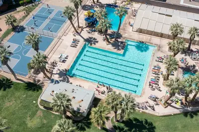 Image de Waterpark resort with basketball, pickleball court