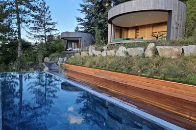 Image de Habitat luxueux atypique avec piscine chauffée
