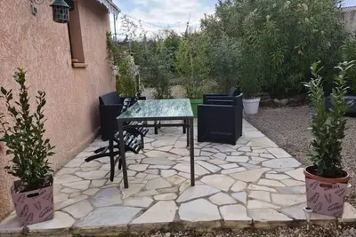 Image de Studio climatisé tout confort dans une villa calme à 15 km de Cannes