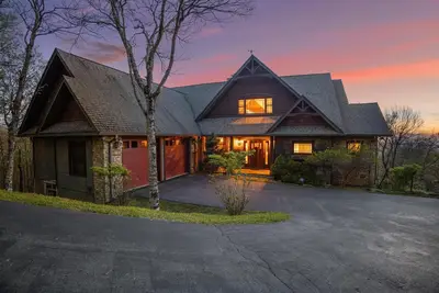 Image de Spectacular Spacious Home Atop Beech Mountain