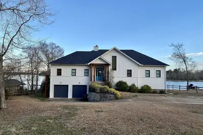 Image de Talladega Race Week House on Lake Logan Martin