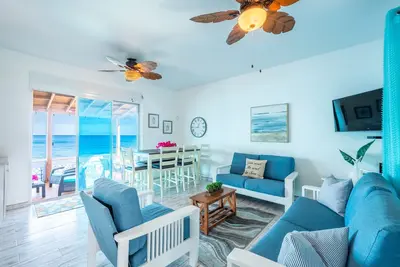 Image de “Sea House Of Beauty”Beachfront/Ac/Wi-Fi/Gated Prkng