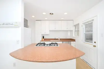 Image de 5 Bedroom Duplex 1 minute Walk to the Ocean