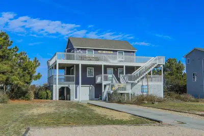 Image de Oceanside home perched high on a rise with great ocean views and enchanting sea breezes