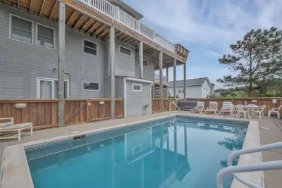 Image de Casual, fine beach living with private pool and wraparound decks, equipped for maximum comfort