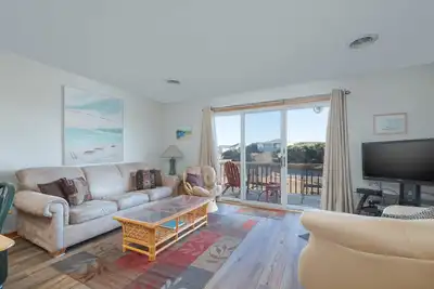 Image de 2 bedroom condo with WiFi, outdoor shower, and access to Georgetown Sands community pool and tennis