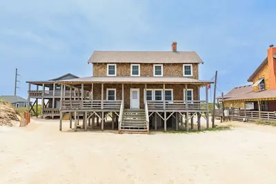 Image de Oceanfront Old Nags Head Cottage