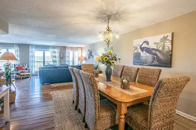 Image de Oceanfront first floor condo!