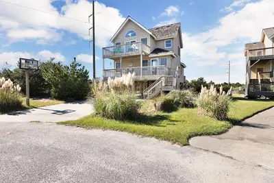 Image de Quiet, nicely decorated beach home with Village Beach Club access