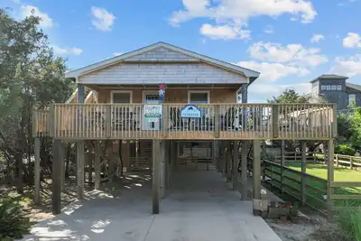 Image de 7850- Nepenthe, Classic Beach Home, Short Walk to Beach, Crow's Nest, Covered Decks.