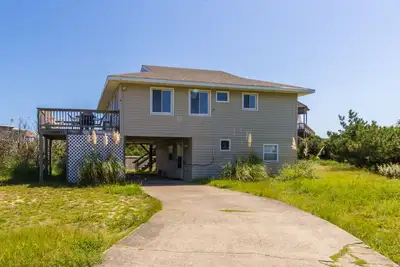 Image de Southern Shores home with private pool, WiFi, rec room, and access to community tennis courts