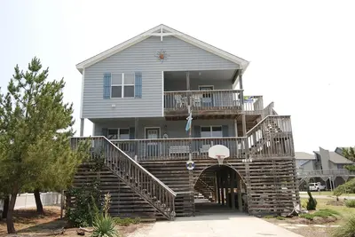 Image de Spacious Duck home centrally located with everything you need for the ultimate Outer Banks vacation!