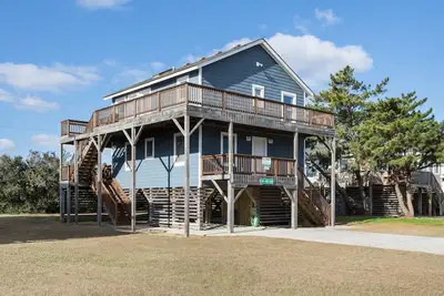 Image de Ocean Views, Short Stroll to Beach, Bring Fido, Quiet Neighborhood, Perfect for the Family.