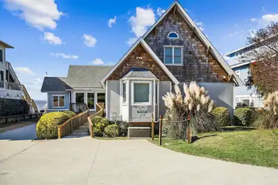 Image de 2816 - Tranquil Sound 4-bed 4. 5-bath soundfront home in Duck, Nc, private pool, hot tub, game room