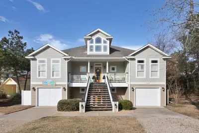 Image de Spacious vacation home with private pool, hot tub, and Four Seasons community amenities