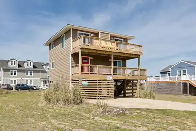 Image de Kitty Hawk home with Hot Tub, Gas Fireplace, Sun Decks, and more