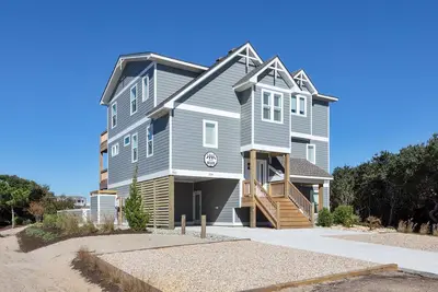 Image de Outer Banks vacation rental with beautiful decor, great amenities, and in a prime location in Duck