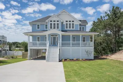 Image de New construction with Private Pool, Hot Tub, Fire Pit, Game Room, Arcade Game, and more