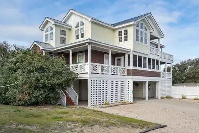 Image de Pet-friendly Kitty Hawk home with private heated pool, volleyball court, and more